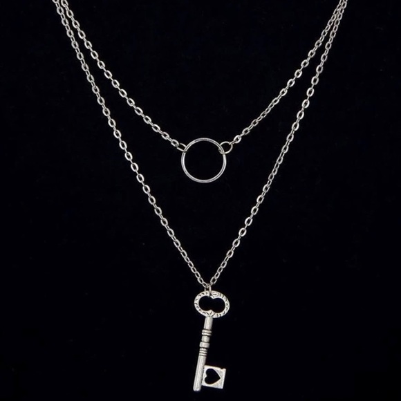 🆕3/$30 Silver Key layered Necklace - Picture 2 of 2